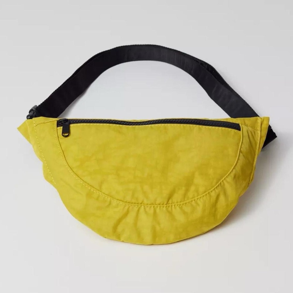 BAGGU Crescent Fanny Pack in Sour